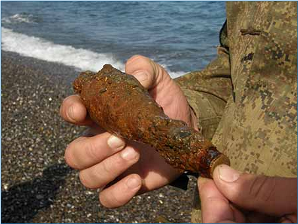 На крымском пляже вскрыты три мины [фото]