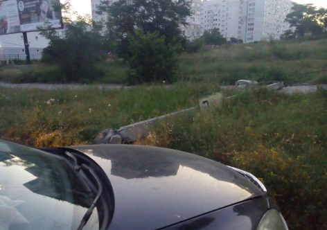 В Крыму насмерть свалили пешехода, "копейка" врезалась в столб [хроника ДТП 2 июня]