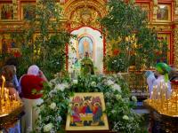 Ныне православные христиане, греко- и римо-католики отмечают Троицу