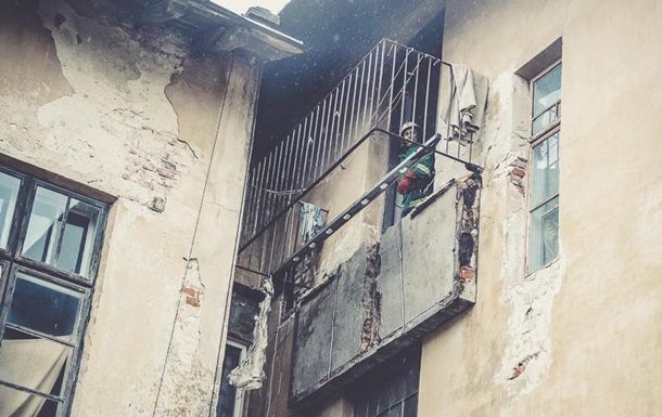 В Тернопольской области обрушился балкон – двое пострадавших