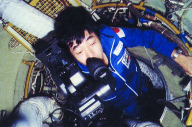 Тоехиро Акияма - репортер на космической орбите