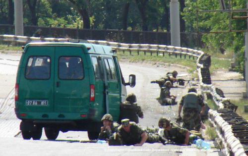 В Мариуполе отворили монумент убитым террористами пограничникам
