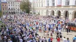 Несколько тысяч человек собрались во Львове на вече по спросу мусора