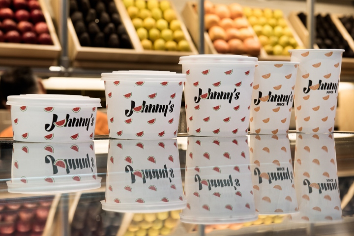 Жизнерадостный дизайн бакалейной лавки johnny`s fruit factory