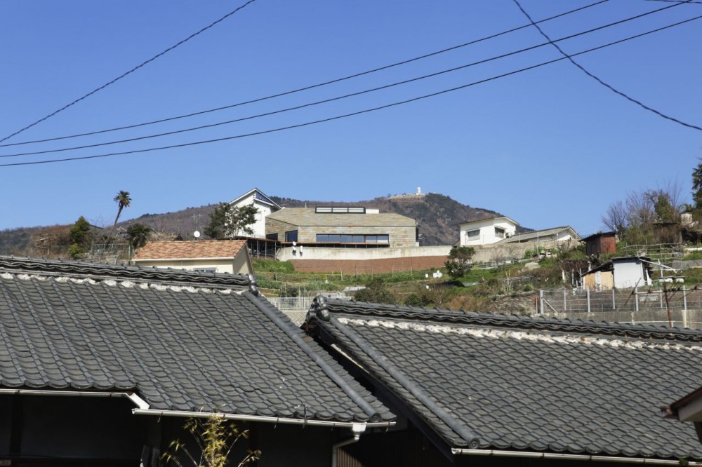 Сельский коттедж с видом на окрестности японии от keisuke kawaguchi+k2-design — вдохновляющая и расслабляющая домашняя обстановка, куре