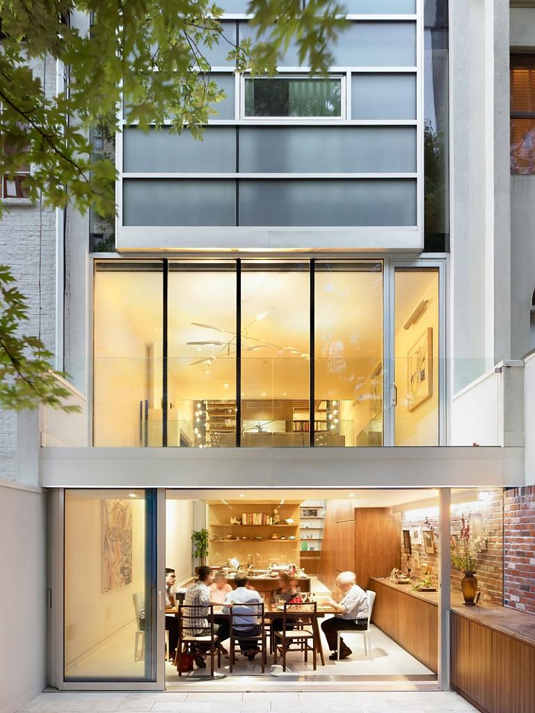 Дом, полный света – гениальный дизайн таунхауса с необычным фасадом, нью-йорк