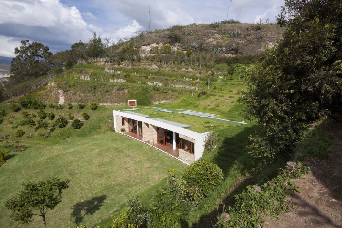 Дом среди гор как продолжение природы — casa mirador от дизайн-студии ar+c, guayllabamba, эквадор