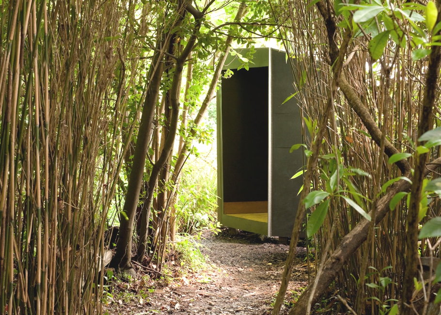 Современная хижина для медитаций forest pond house — оригинальный проект tdo architecture, англия