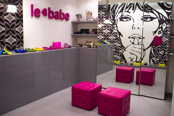 Восхитительная концепция магазина обуви le babe от компании visual display, удине, италия