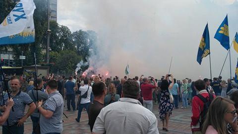 Снятие неприкосновенности и уголовная ответственность для нардепов: в центре Киева проходит акция протеста