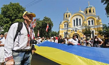 Порошенко призвал признать автокефалию украинской церкви