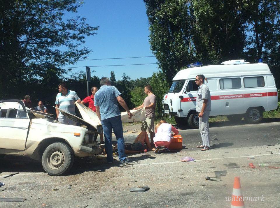 В аварии на крымской трассе потерпели двое старших и двое ребятенков [фото]