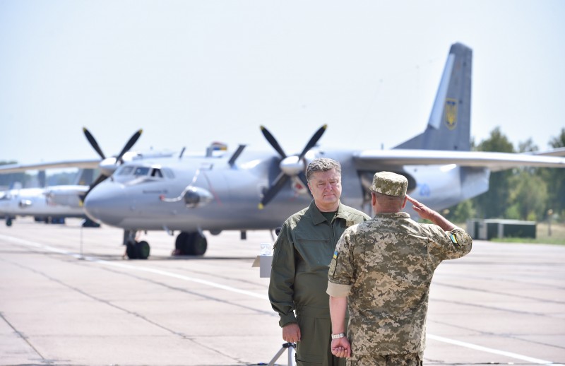 Президент нагородив військових льотчиків з нагоди Дня Повітряних Сил ЗСУ
