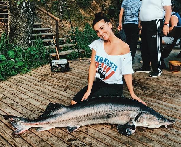 Анна Седокова на рыбалке и похвасталась не всего уловом