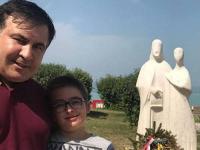 Саакашвили приехал в Венгрию. Соратники обещаются ему встречусь на границе