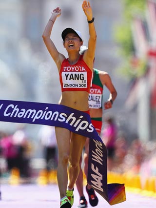 Китаянка Янь Цзяю – чемпионка мира в ходьбе на 20 км; Инна Кашина – 20-я