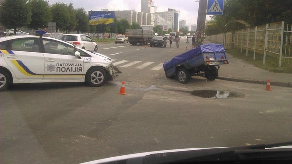 В Киеве приключилось очередное ДТП с участием полицейского Toyota Prius(фото)