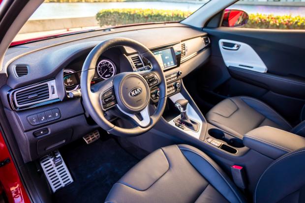 ТопЖыр: Kia Niro - корейский гибрид претендует на авто 2018 в Украине