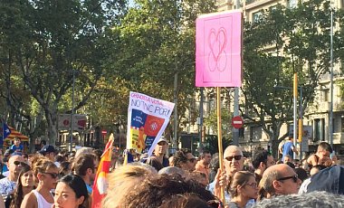 В Барселоне полмиллиона человек вышли на марш против терроризма