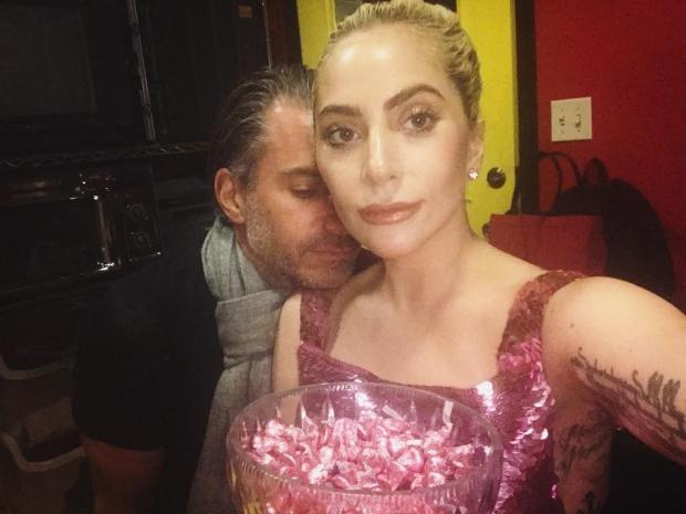 Леди Гага выставила первое фото с возлюбленным