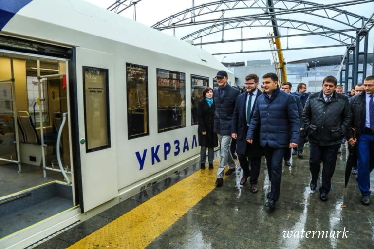 Пассажиров экспресс-поездов в Борисполь защитят от нехороший погоды