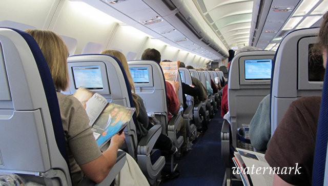 Cамые грязные места в самолете – подголовник и кармашек кресла