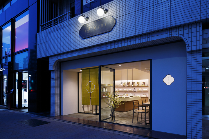 Восхитительный дизайн продуктового магазина azabu yasaigashi в стиле японского минимализма