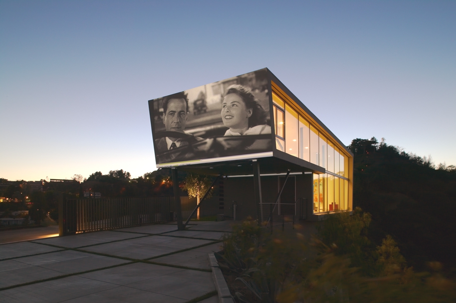 Какой голливуд, такие и дома – вольный облик особняка skyline residence от студии belzberg architects, лос-анджелес, сша
