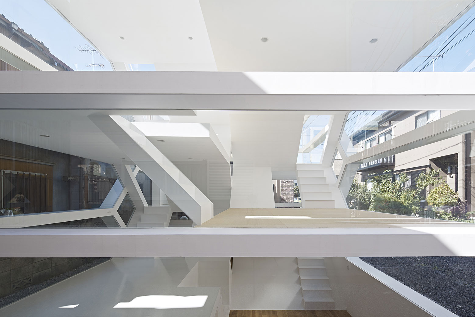 Концептуальный проект «прозрачного» дома со стеклянными стенами в минималистском стиле