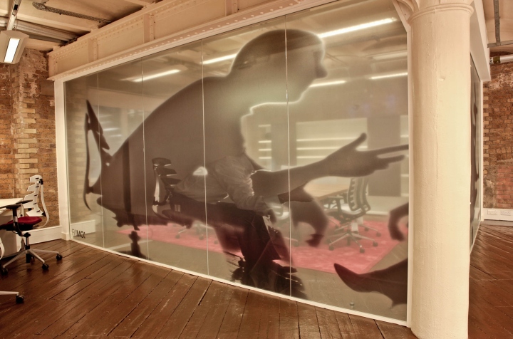 Демонстрационный зал для производителя элитной мебели famo от студии k2 space, лондон, великобритания