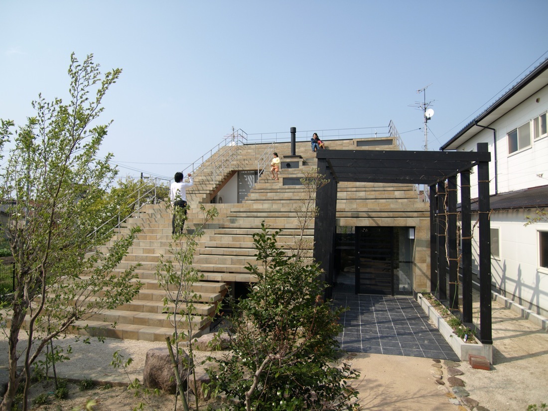 Причудливый «лестничный»; домик в японии – эпатажный проект от y+m design office