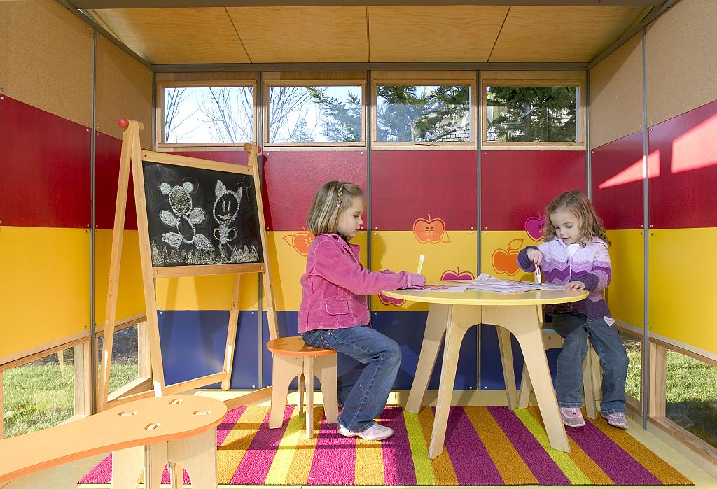 Маленький домик для игр на свежем воздухе: оригинальные проекты для детей