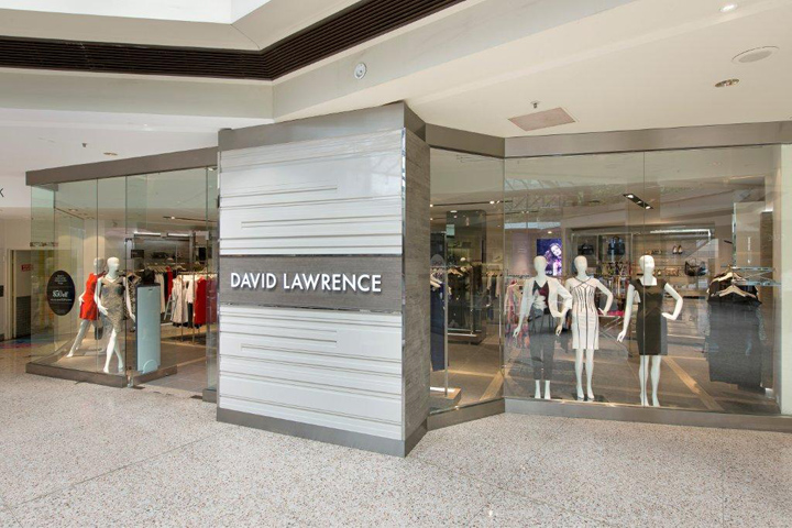 Мода и современность в магазине женской одежды david lawrence store