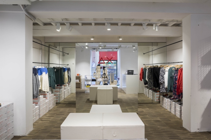 Единение исторических эпох – интерьеры сетевые магазины одежды sun68 в стиле модерн от c#038;p architetti