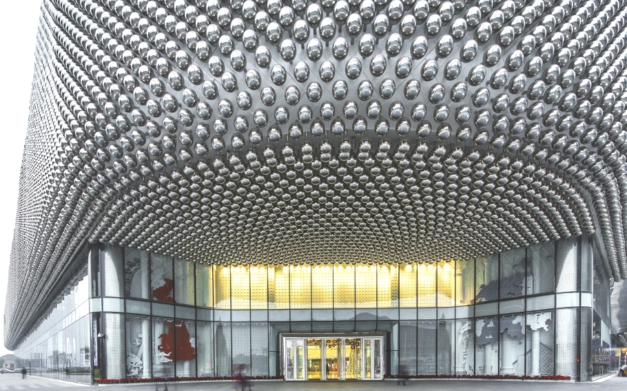 Грандиозный фасад торгового центра hanjie wanda — впечатляющая реализация проекта от unstudio, ухань, китай