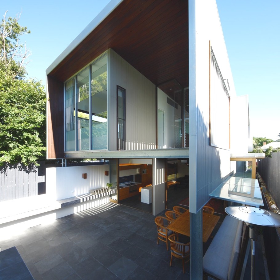 Скромная городская обитель gibbon street house с бассейном от студии shaun lockyer architects, брисбен, австралия