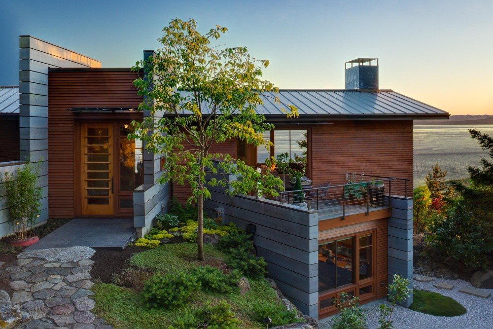 Городской оазис в девственном лесу – дом от prentiss architects на острове сан-хуан с видом на океан, штат вашингтон, сша