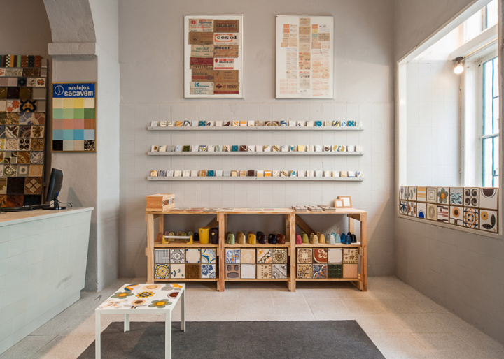 На любой вкус и кошелёк – эргономичный дизайн магазина керамической плитки cortico #038; netos в лиссабоне