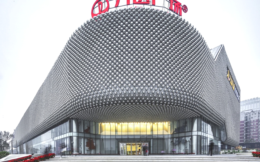 Грандиозный фасад торгового центра hanjie wanda — впечатляющая реализация проекта от unstudio, ухань, китай