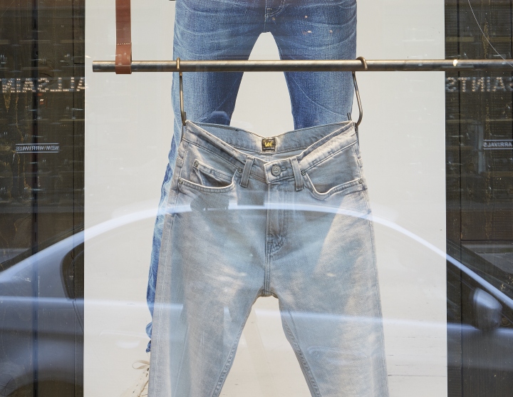 Экстравагантный фасад легендарного магазина джинсовой одежды lee