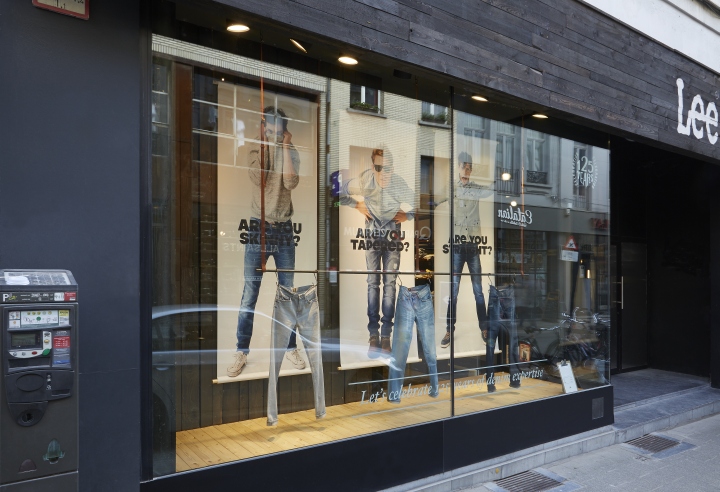 Экстравагантный фасад легендарного магазина джинсовой одежды lee