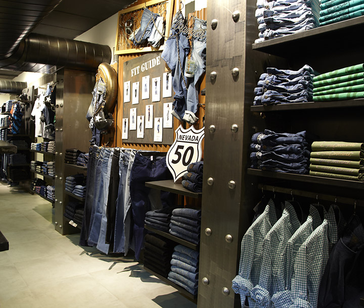 Мультибрендовый магазин джинсов «vf brand» в винтажном стиле