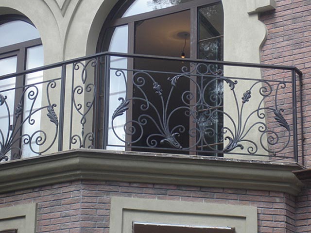 Впечатляющее разнообразие балконных перил – элегантные архитектурные детали формируют требуемый стиль