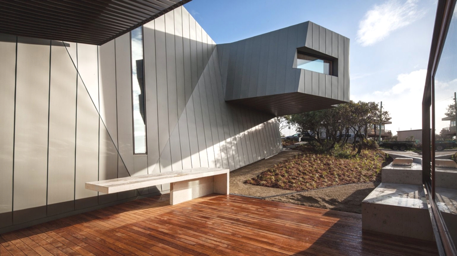 Изысканная архитектурная хореография в стильном проекте современного пляжного дома