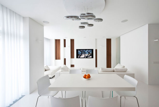 Интерьер помещения в белом цвете в стиле минимализм