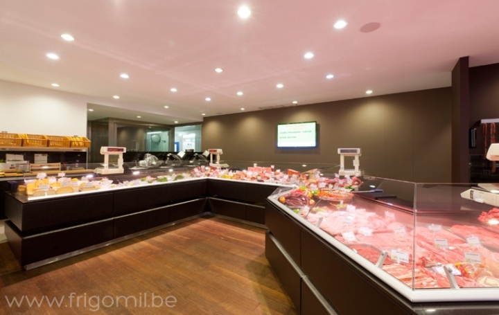 Необычная «карусельная» концепция мясного магазинчика — весь ассортимент товара под любым углом!