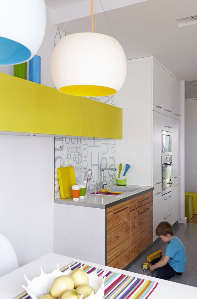 Жизнерадостная палитра в современном дизайне – яркий и динамичный интерьер квартиры 90 кв. м