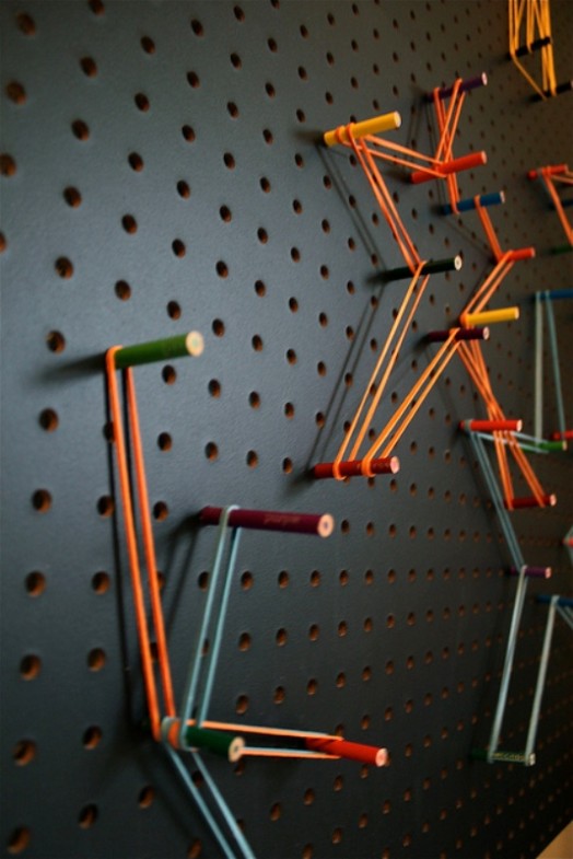 Ваш ребёнок любит рисовать на стенах? знакомьтесь: фантазийная стена pegboard – полезный конструктор для юных дизайнеров