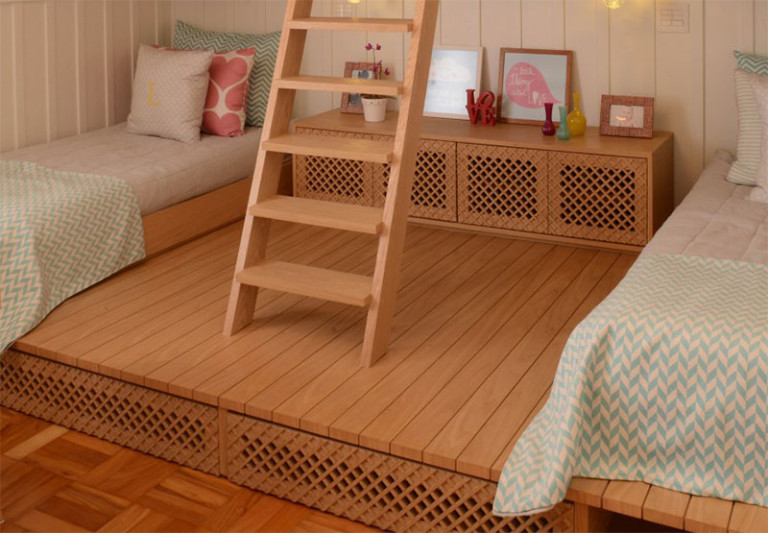 Интерьер детской для двух девочек: спальня с местом для игр