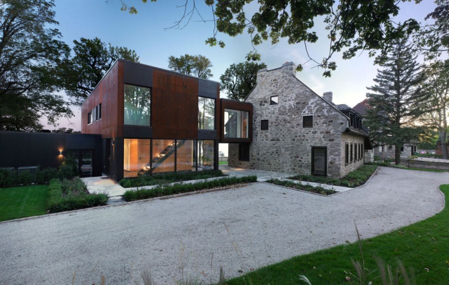 Дома в канадском стиле: особняк chemin bord du lac — реконструкция, расширение и обновление от дизайнера henri cleinge, квебек